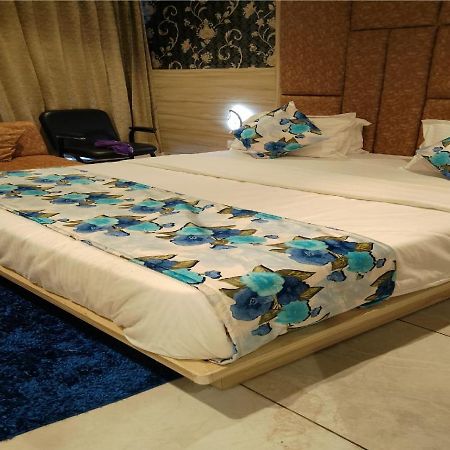 Hotel Lotus Villa อาเมดาบัด ภายนอก รูปภาพ