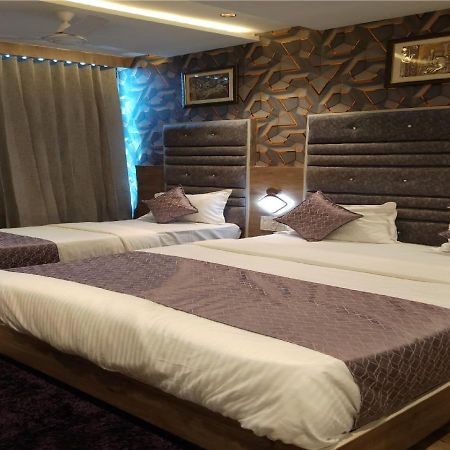 Hotel Lotus Villa อาเมดาบัด ภายนอก รูปภาพ