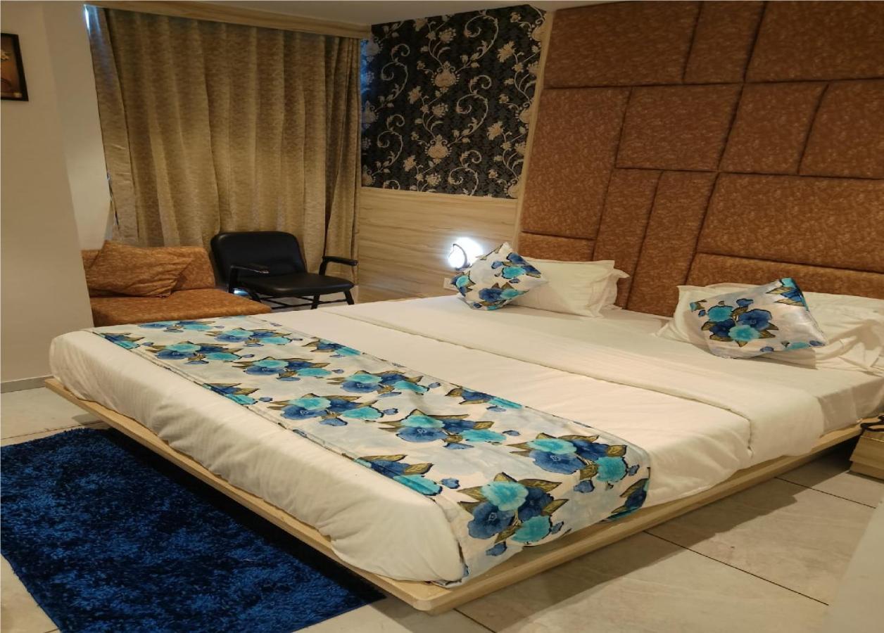 Hotel Lotus Villa อาเมดาบัด ภายนอก รูปภาพ