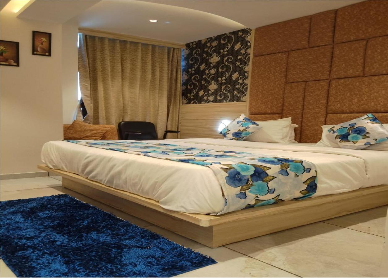 Hotel Lotus Villa อาเมดาบัด ภายนอก รูปภาพ