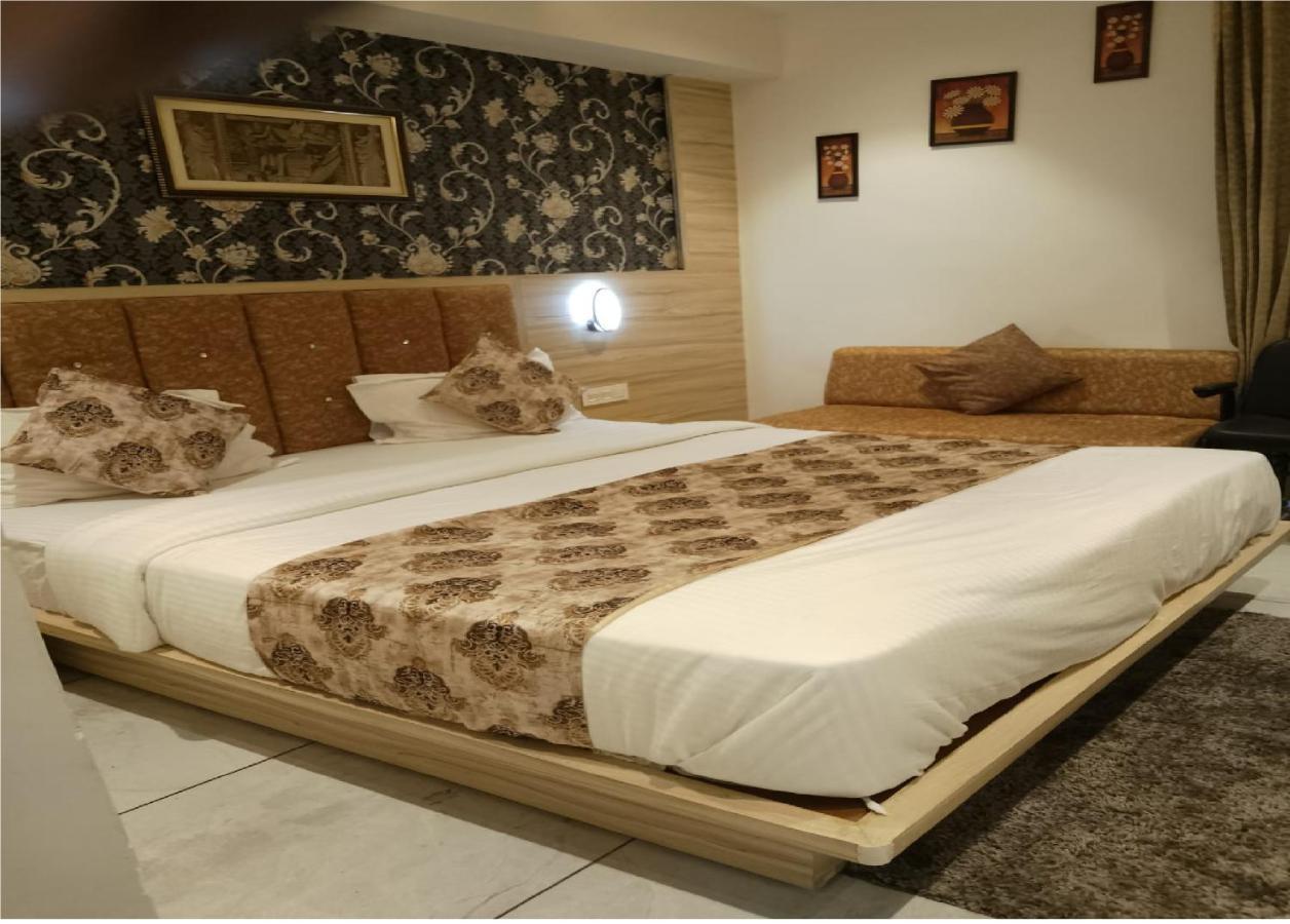 Hotel Lotus Villa อาเมดาบัด ภายนอก รูปภาพ