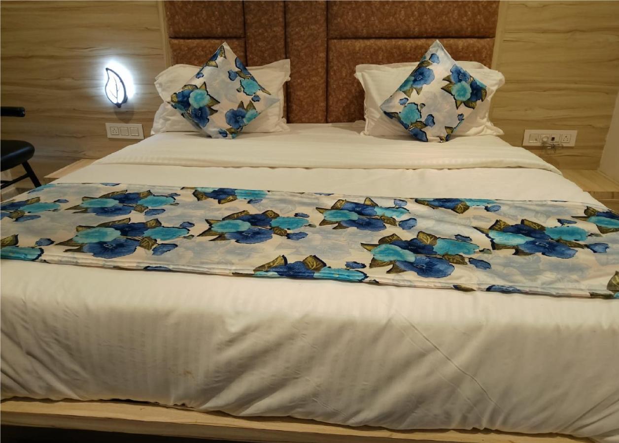 Hotel Lotus Villa อาเมดาบัด ภายนอก รูปภาพ