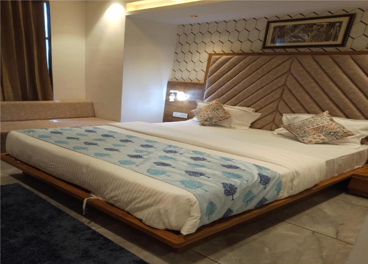 Hotel Lotus Villa อาเมดาบัด ภายนอก รูปภาพ