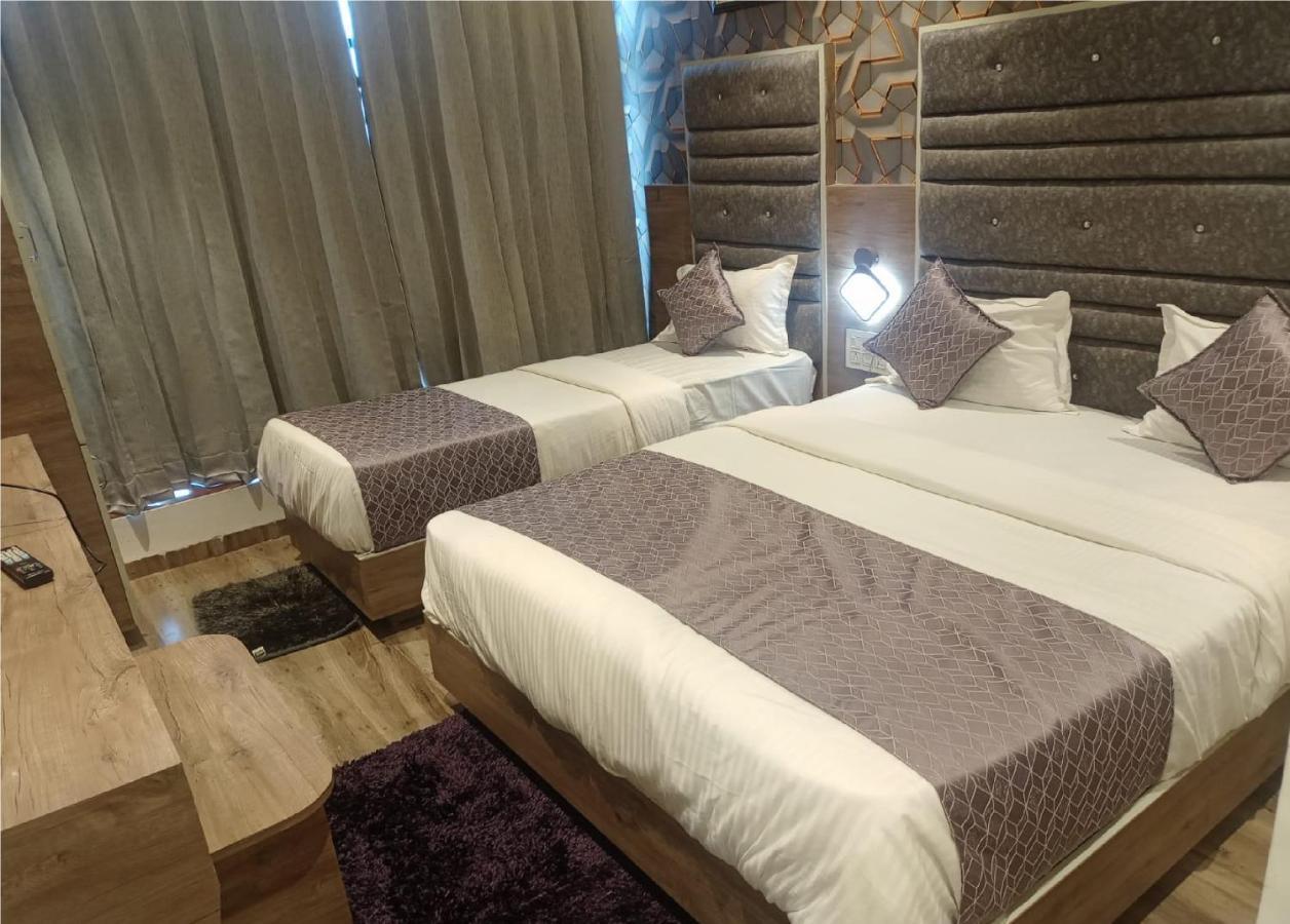Hotel Lotus Villa อาเมดาบัด ภายนอก รูปภาพ