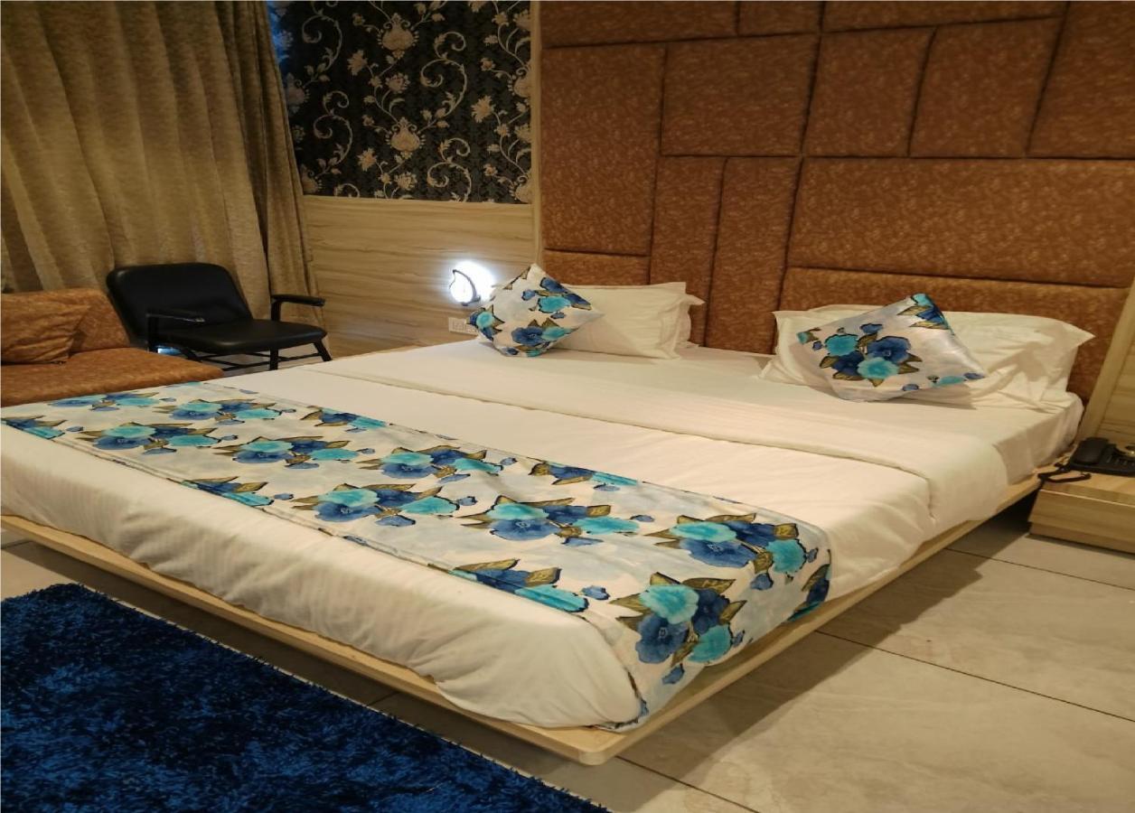 Hotel Lotus Villa อาเมดาบัด ภายนอก รูปภาพ