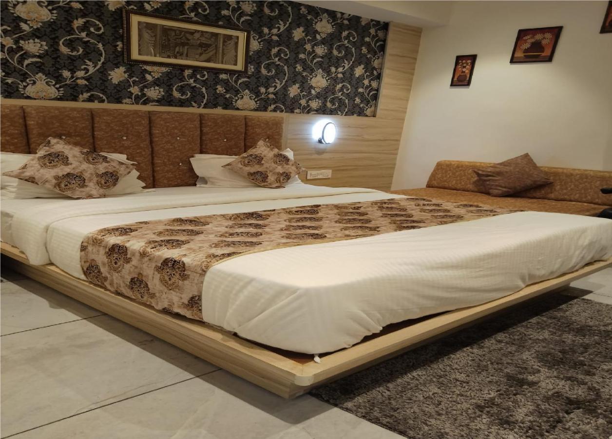 Hotel Lotus Villa อาเมดาบัด ภายนอก รูปภาพ