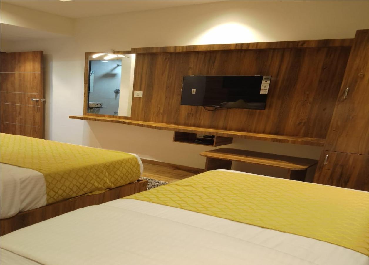 Hotel Lotus Villa อาเมดาบัด ภายนอก รูปภาพ